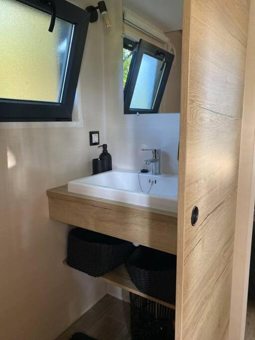 Tiny House Sur Terrain Boise A 10 Mn De La Mer Ferel Экстерьер фото